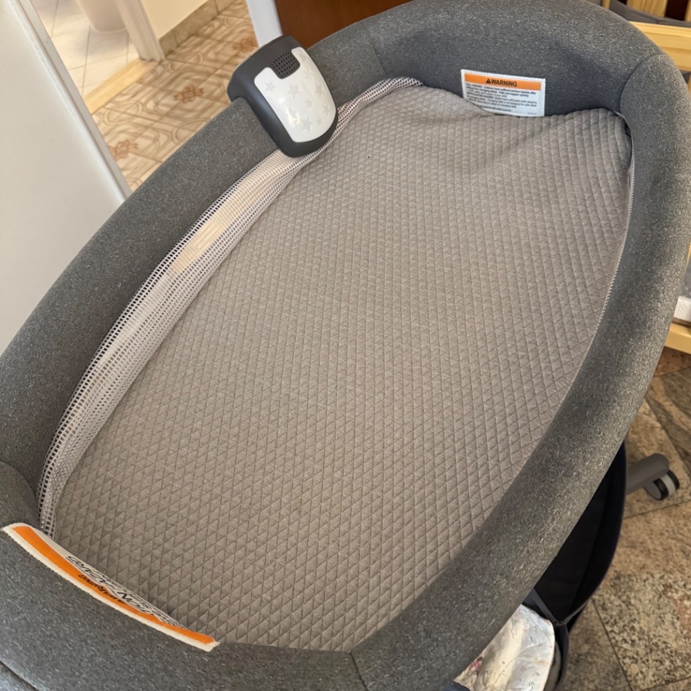 Chicco Close to You 3-in-1 Bedside Bassinet Grey - Picture 5 of 7
